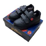 Zapatilla negra Spiderman